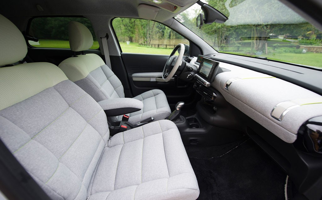 System Citroen Advanced Comfort to również fotele wypełnione są pianką zapamiętującą kształt ciała oraz pochłaniającą drgania