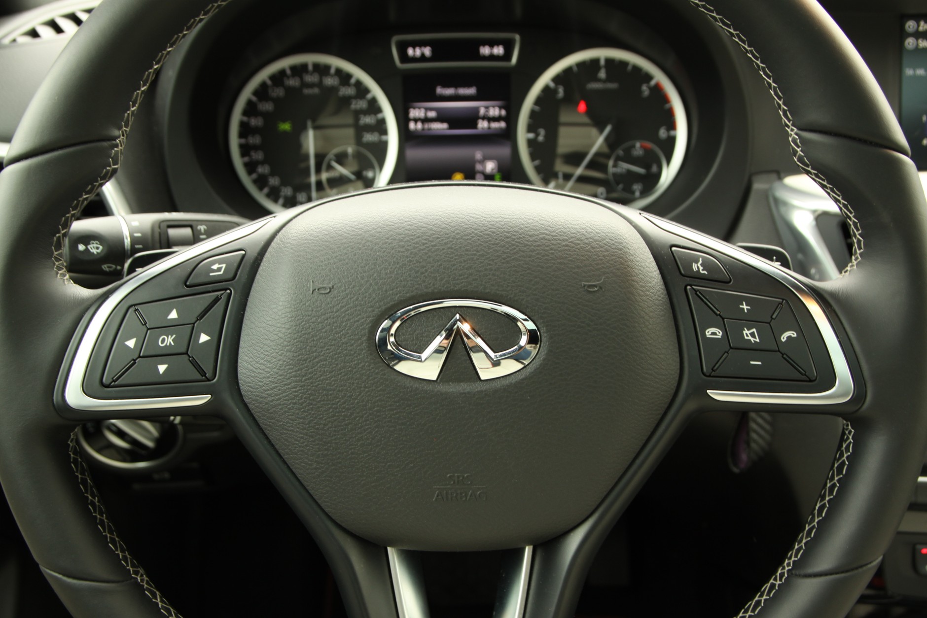 Infiniti Q30 2.2d DCT AWD