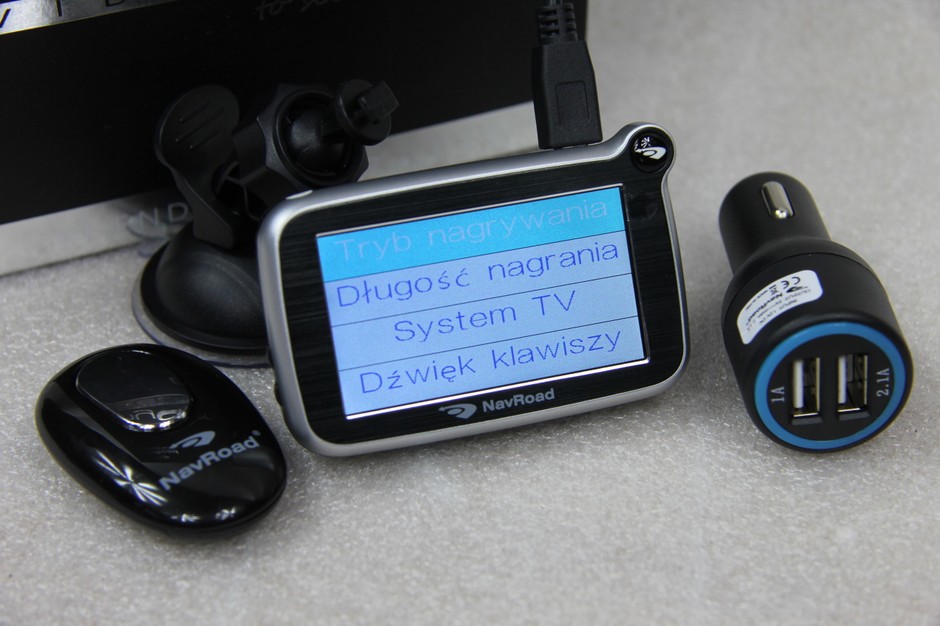 NavRoad myCAM HD Pro GPS, pilot do zdjęć  i zasilacz z dwoma gniazdami USB