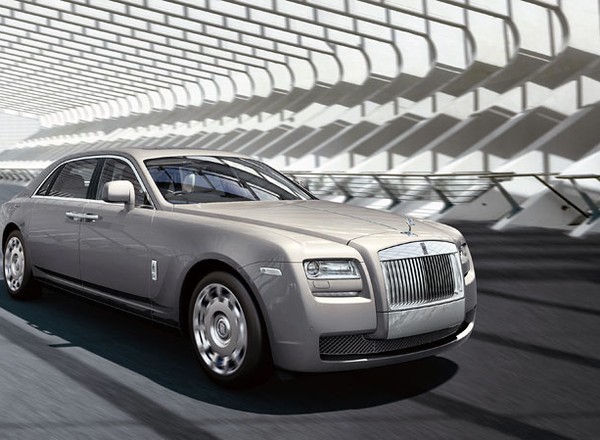 Rolls-Royce coraz dłuższy
