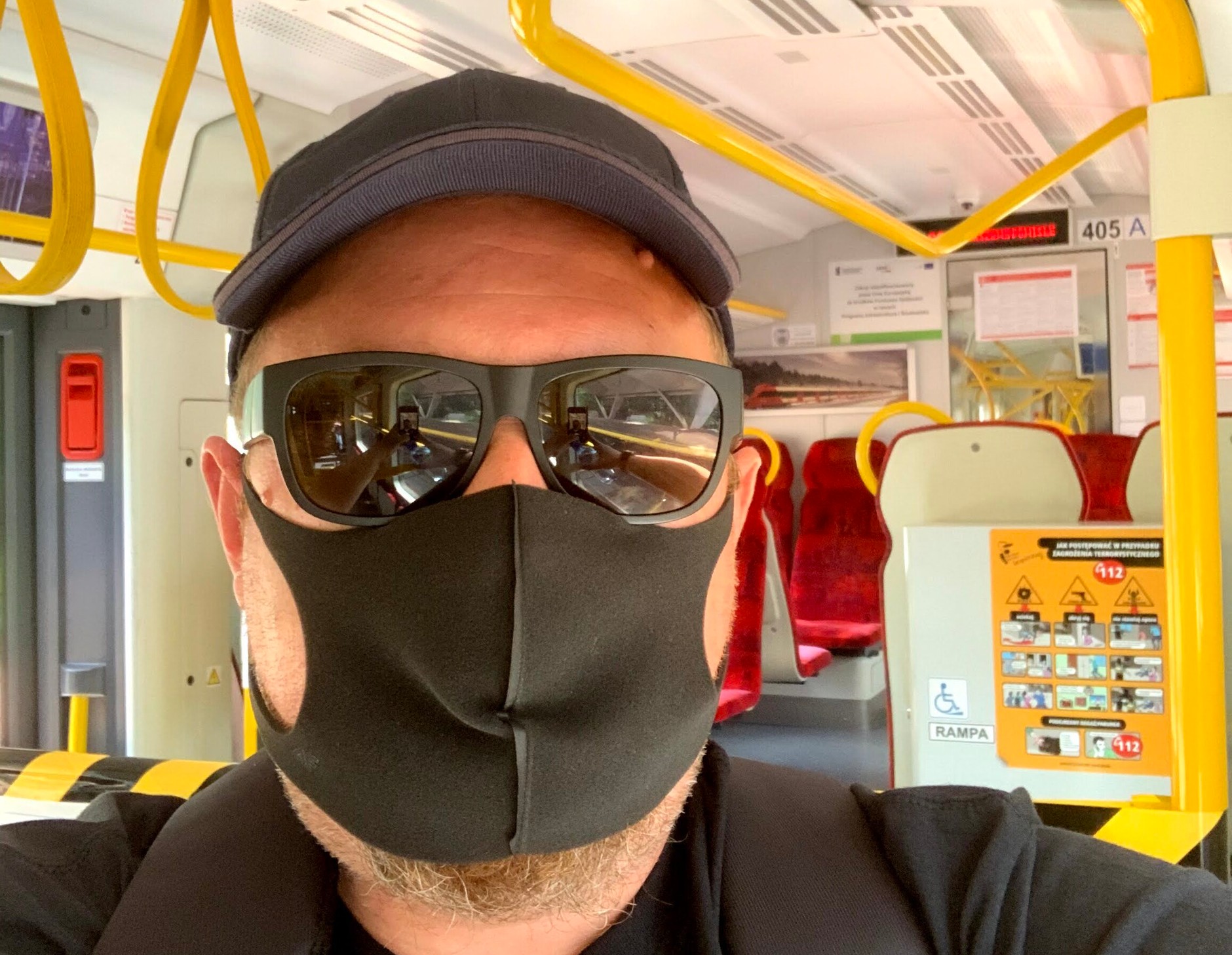 Obowiązkowa maseczka w komunikacji publicznej