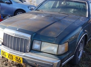 Lincoln, Maluch, Toyota i kilka innych. Auta porzucone we Wrocławiu szukają nowych właścicieli