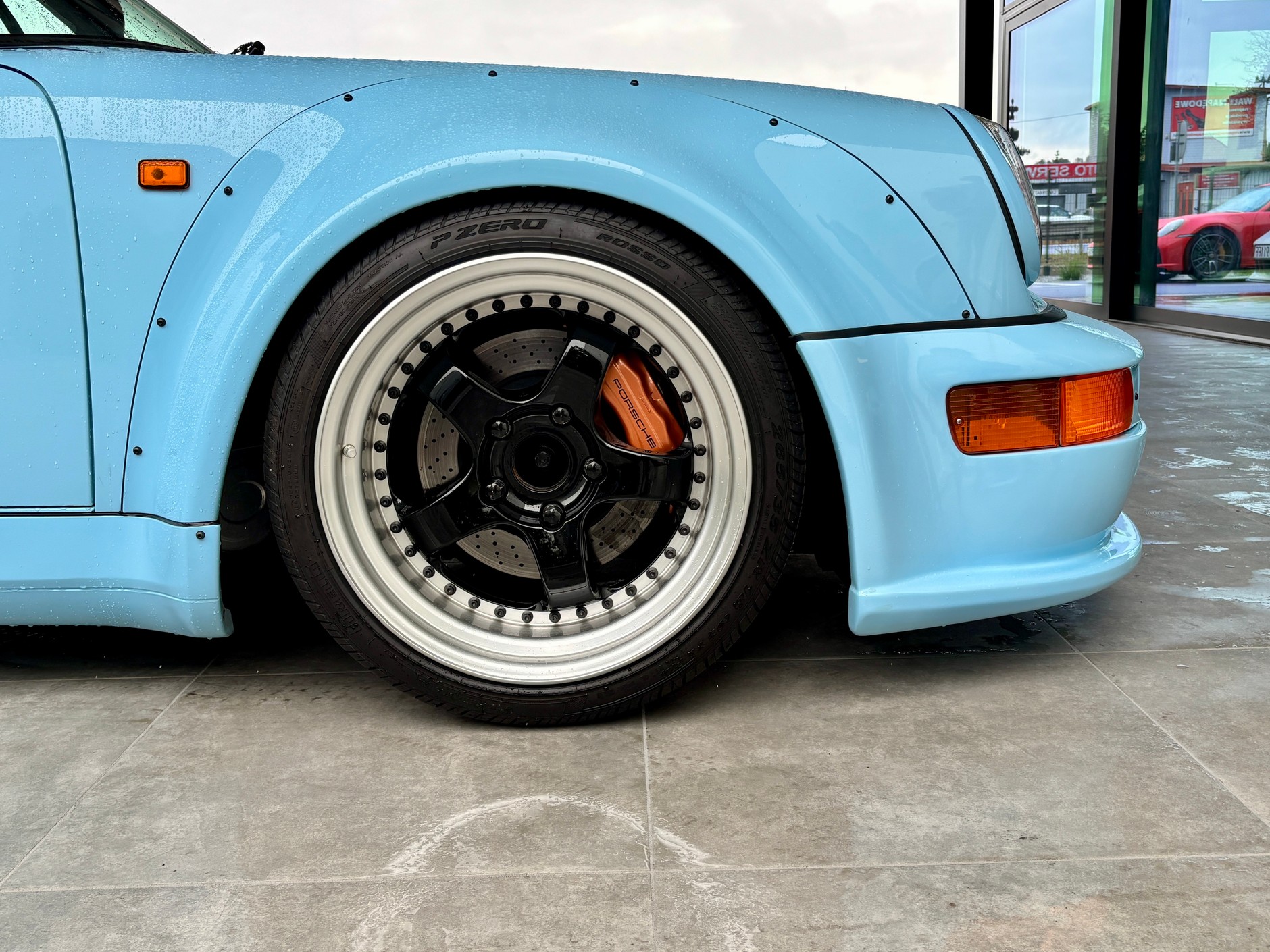 Otwarcie nowej siedziby 911 Garage i budowa kolejnego RWB