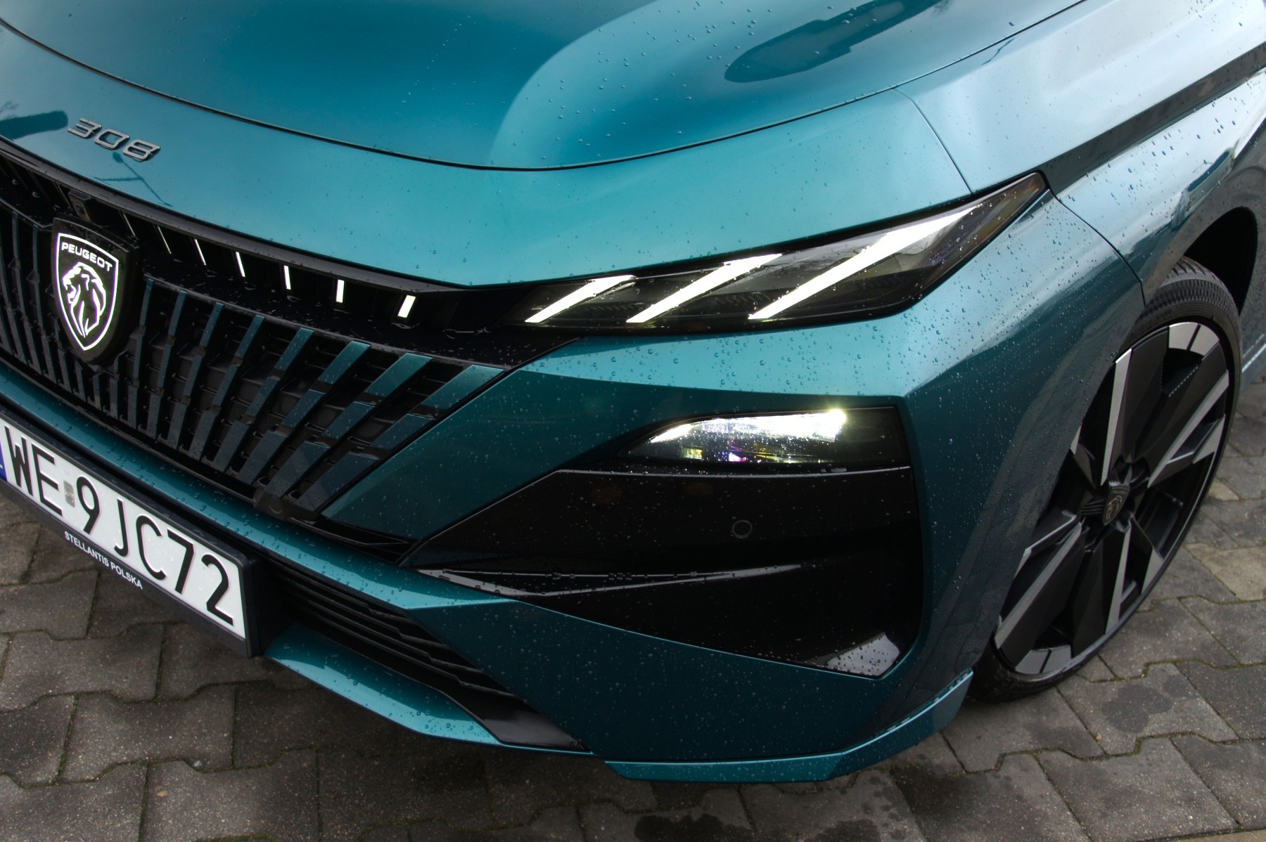 Peugeot 308 1.2 Hybrid 145 KM