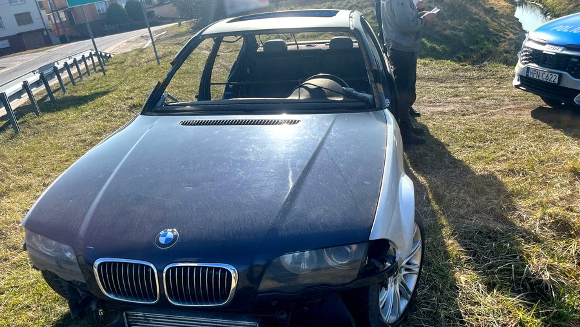 Testował auto po naprawie. BMW nie miało zderzaków, drzwi, szyb, a nawet foteli
