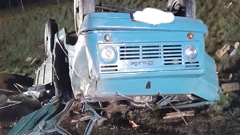 Kierowca busa najechał na tył Żuka na A4