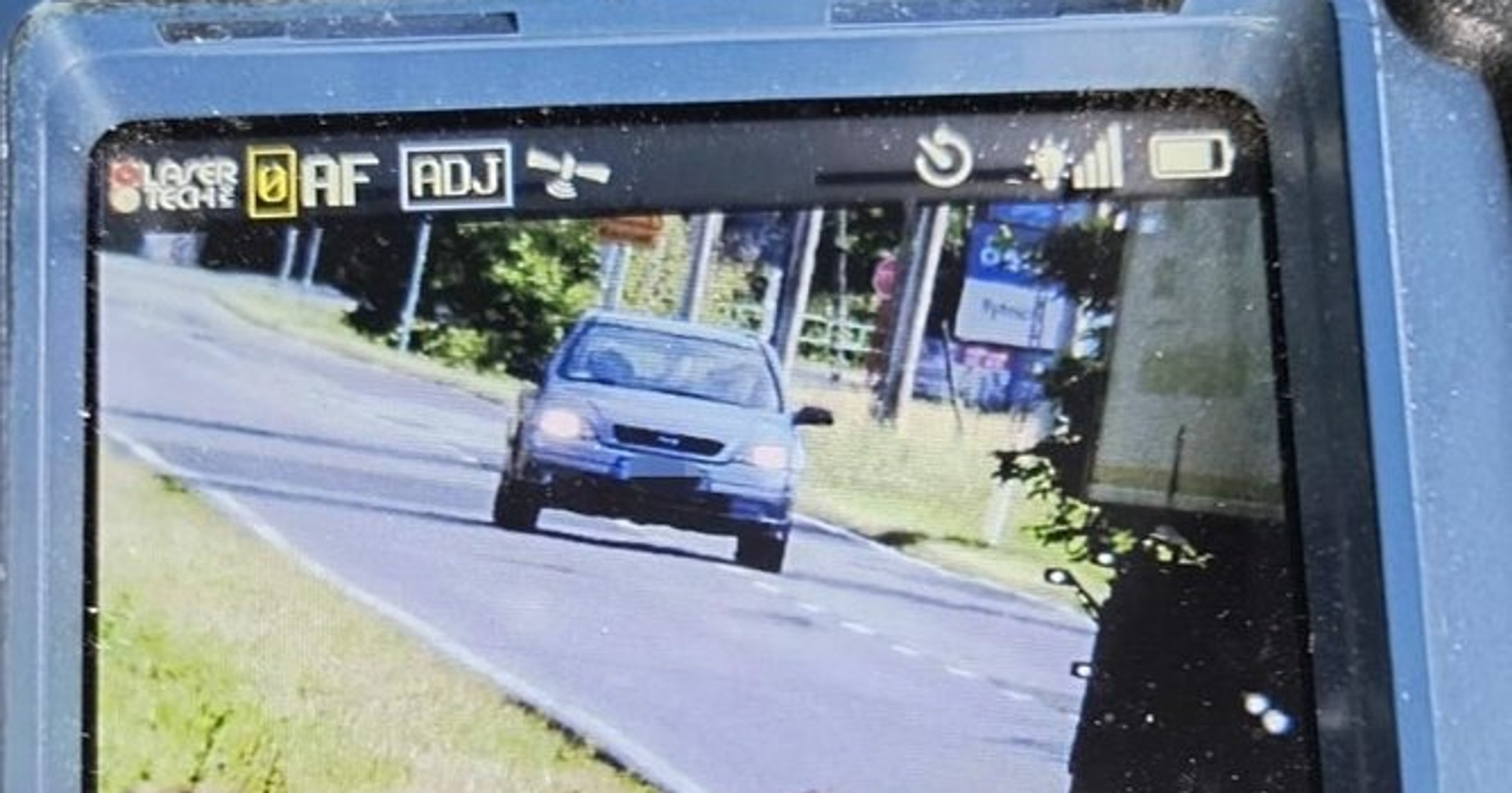 Policjanci z drogówki patrolowali miasto. Wtedy zjawił się Opel
