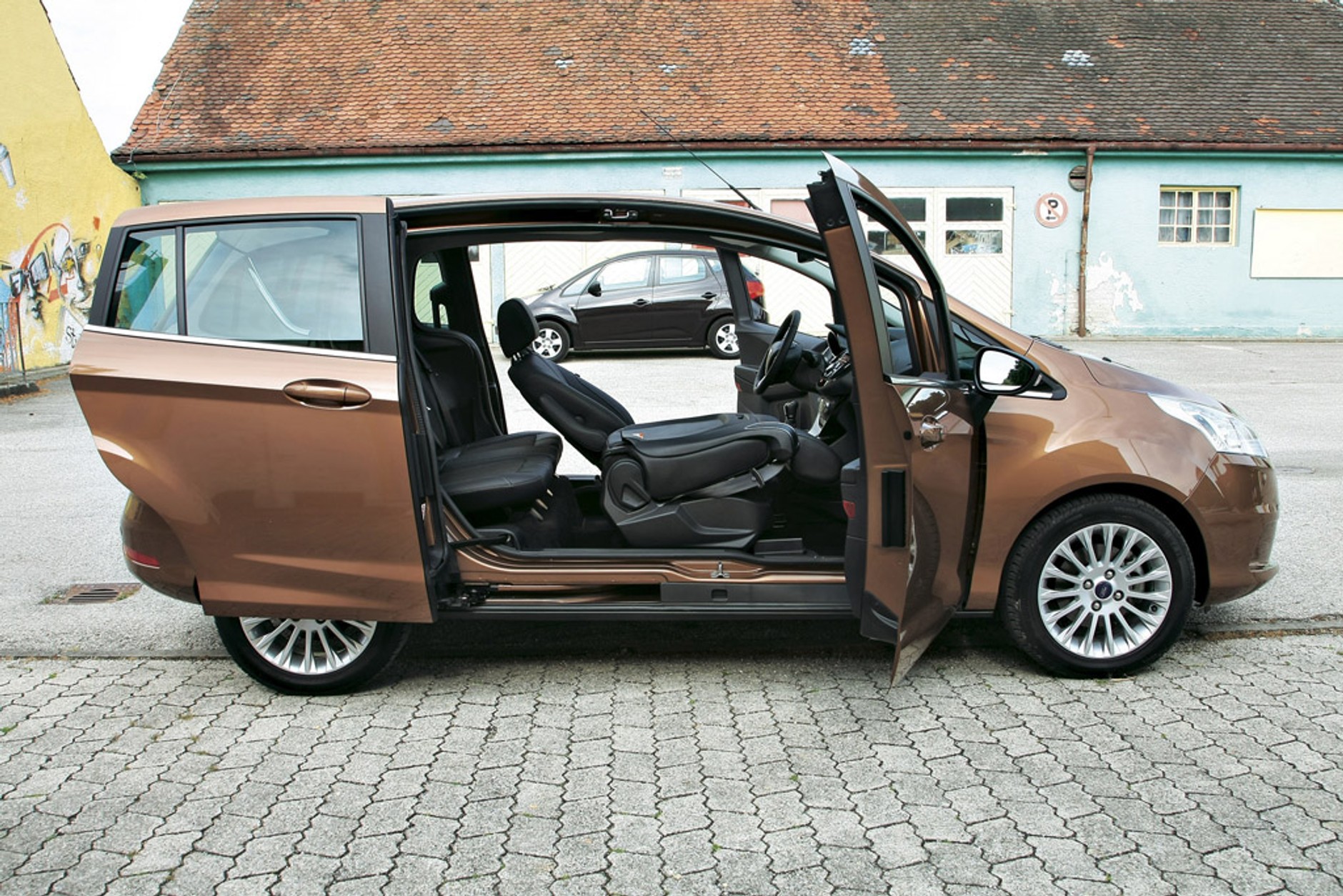 Ford B-Max kontra Kia Venga: miejskie vany dla rodziny