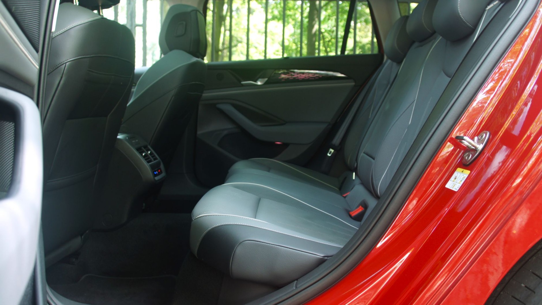 Volkswagen Passat B9 2.0 TDI