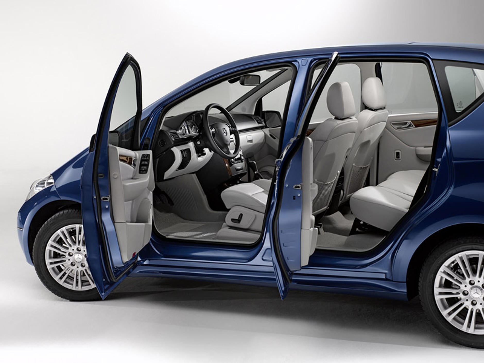 Mercedes-Benz: nowa A-Klasa będzie produkowana na Węgrzech