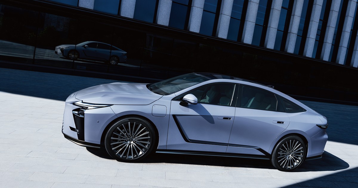 Lexus ES 2025