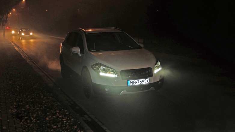 Światła do jazdy dziennej? Używaj, tylko wtedy, gdy dobrze widać!