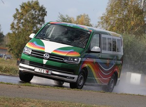 Widzisz busa w lusterku? Bój się!