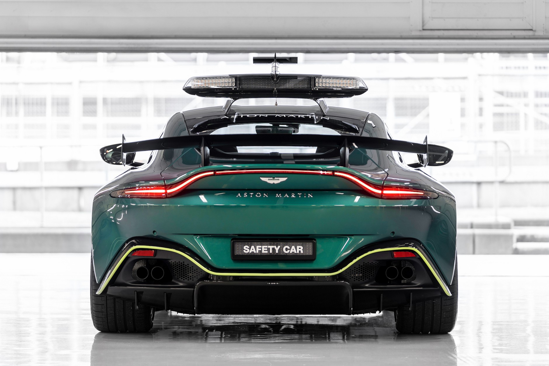 Aston Martin dostarczy auta funkcyjne do F1