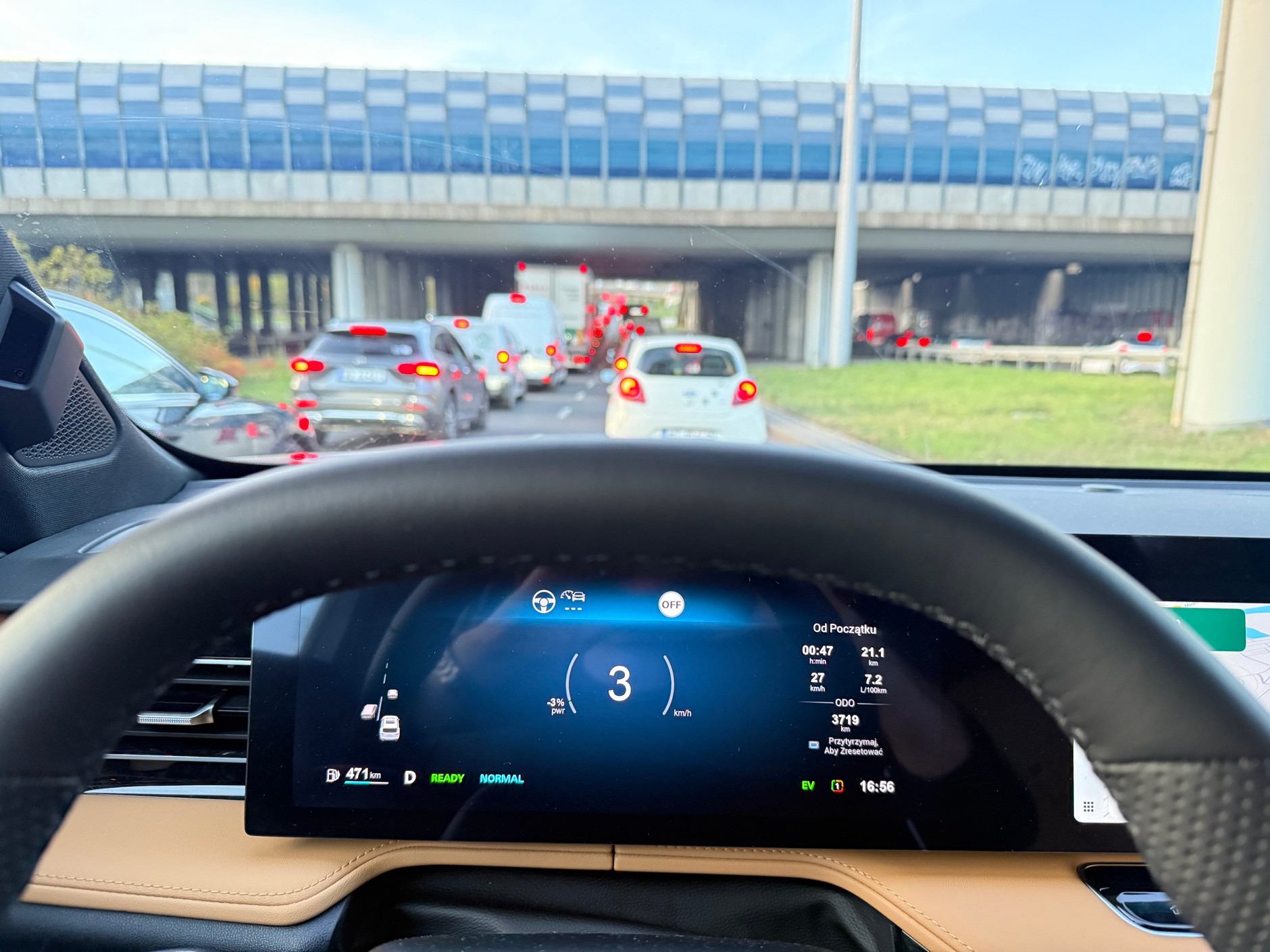 W wyświetlaczu przed kierowcą wszystko się odbija