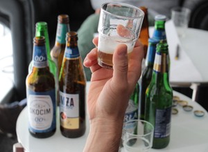 Piwo bezalkoholowe dla kierowcy, tylko... co na to alkomat?
