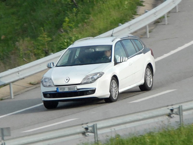 Zdjęcia szpiegowskie: nowy Renault Laguna na krótko przed premierą (+ wideo)