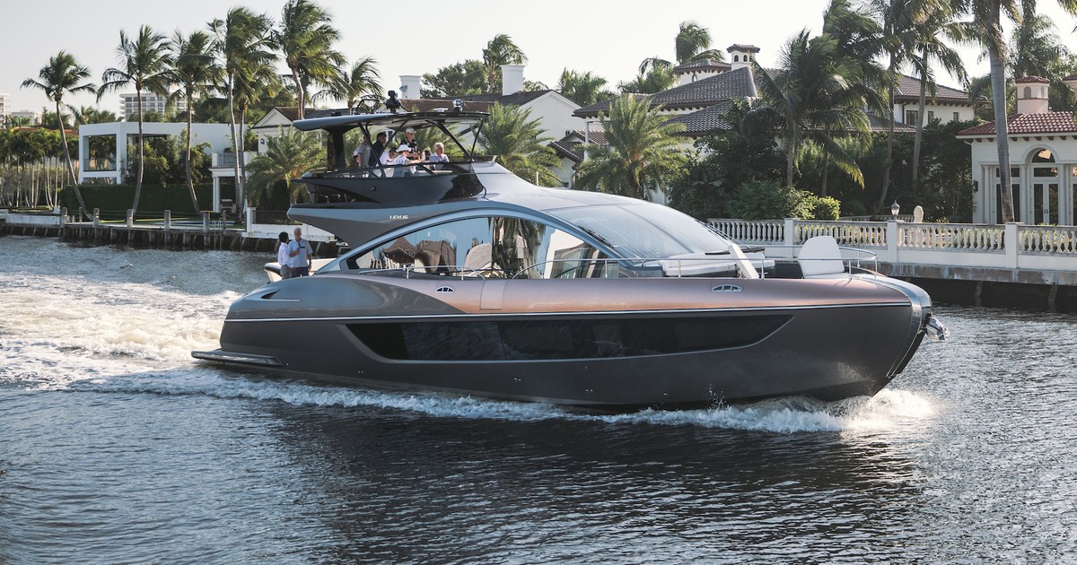Lexus LY 650