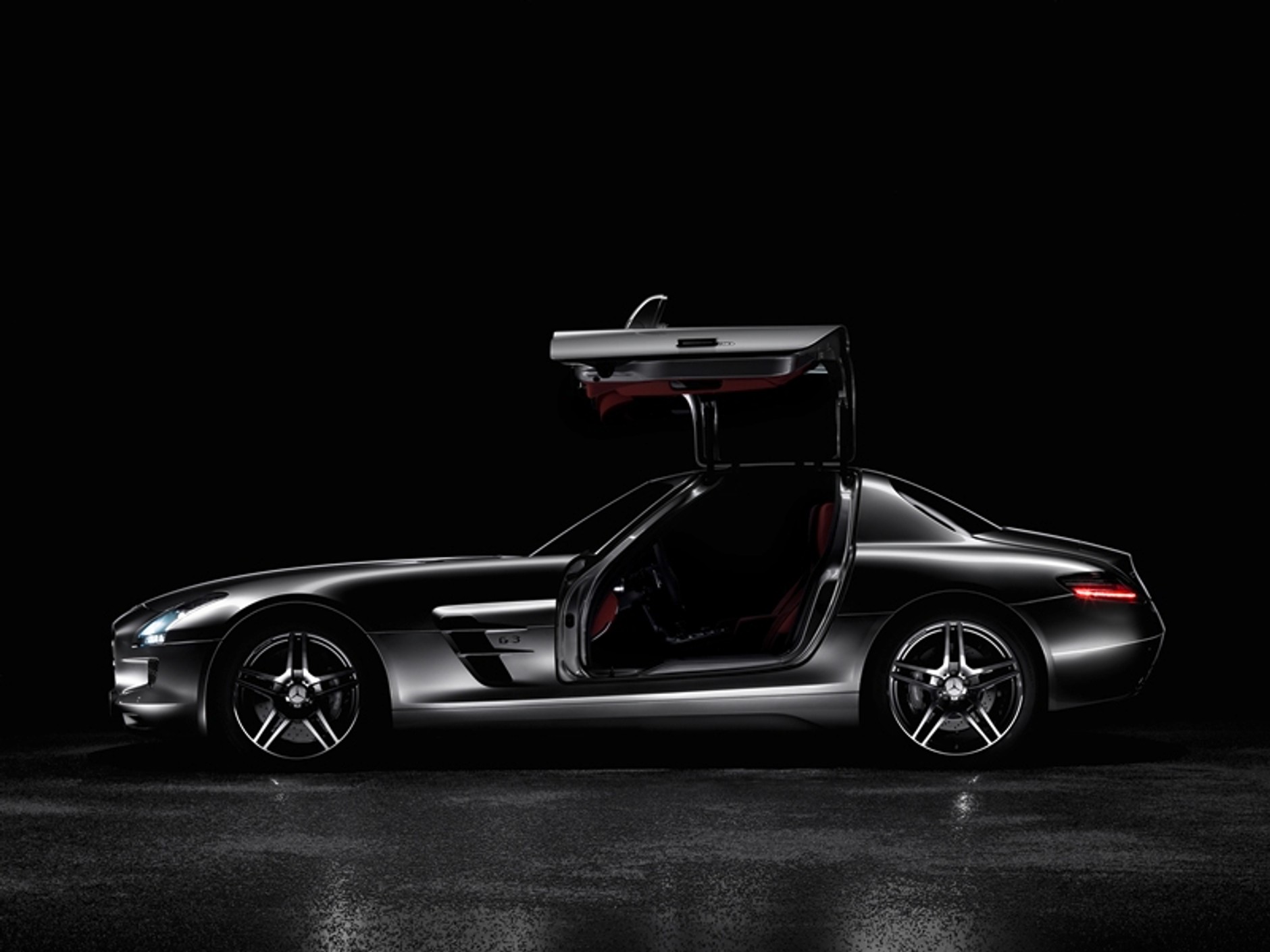 Mercedes SLS AMG w całej okazałaości
