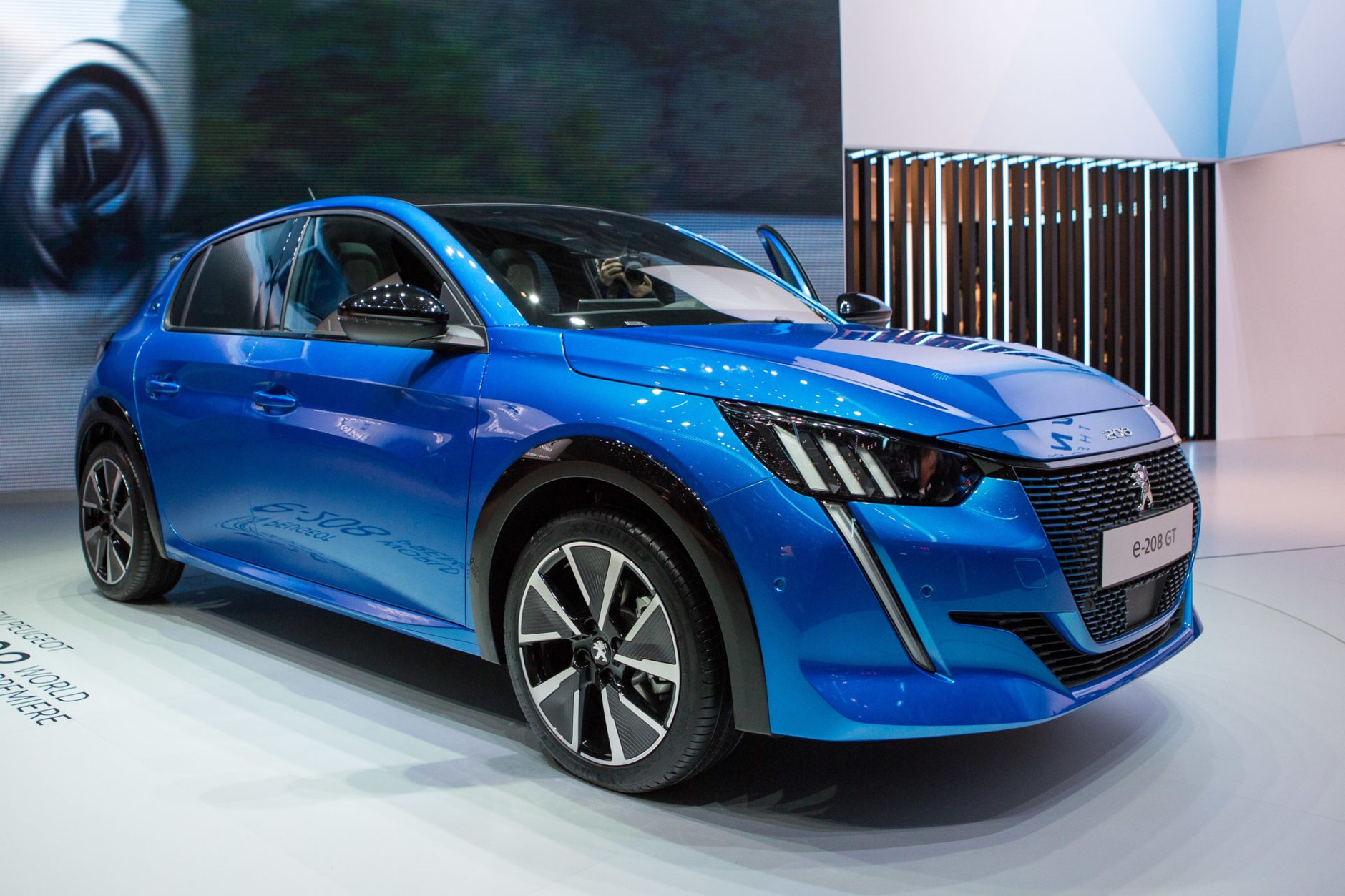 Peugeot-e208-2019-GIMS-Geneva- MG 1544-1-1920x1280