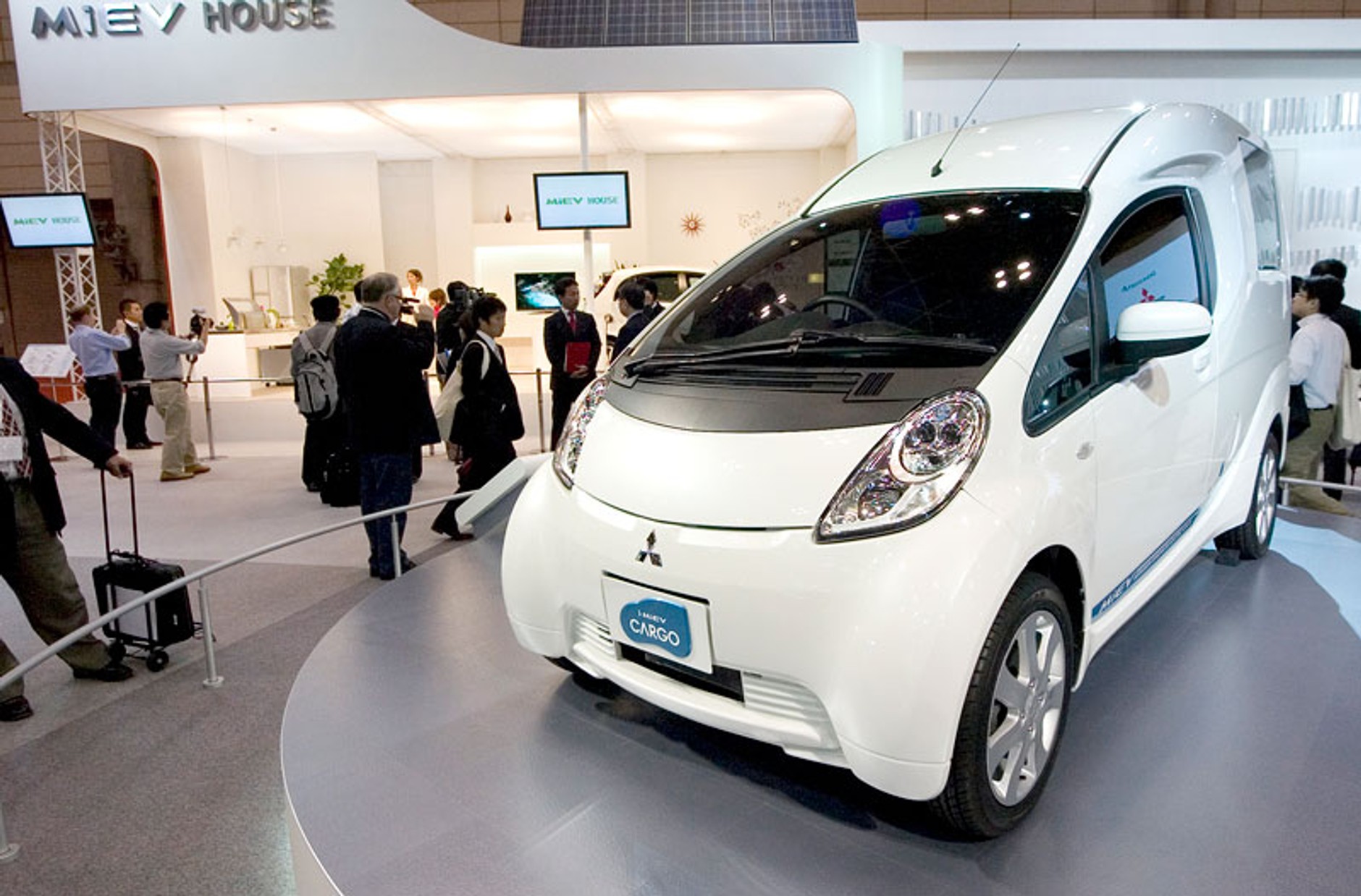 Tokio 2009: zero emisji, Celica powraca, elektryczne 4x4 (fotogaleria)