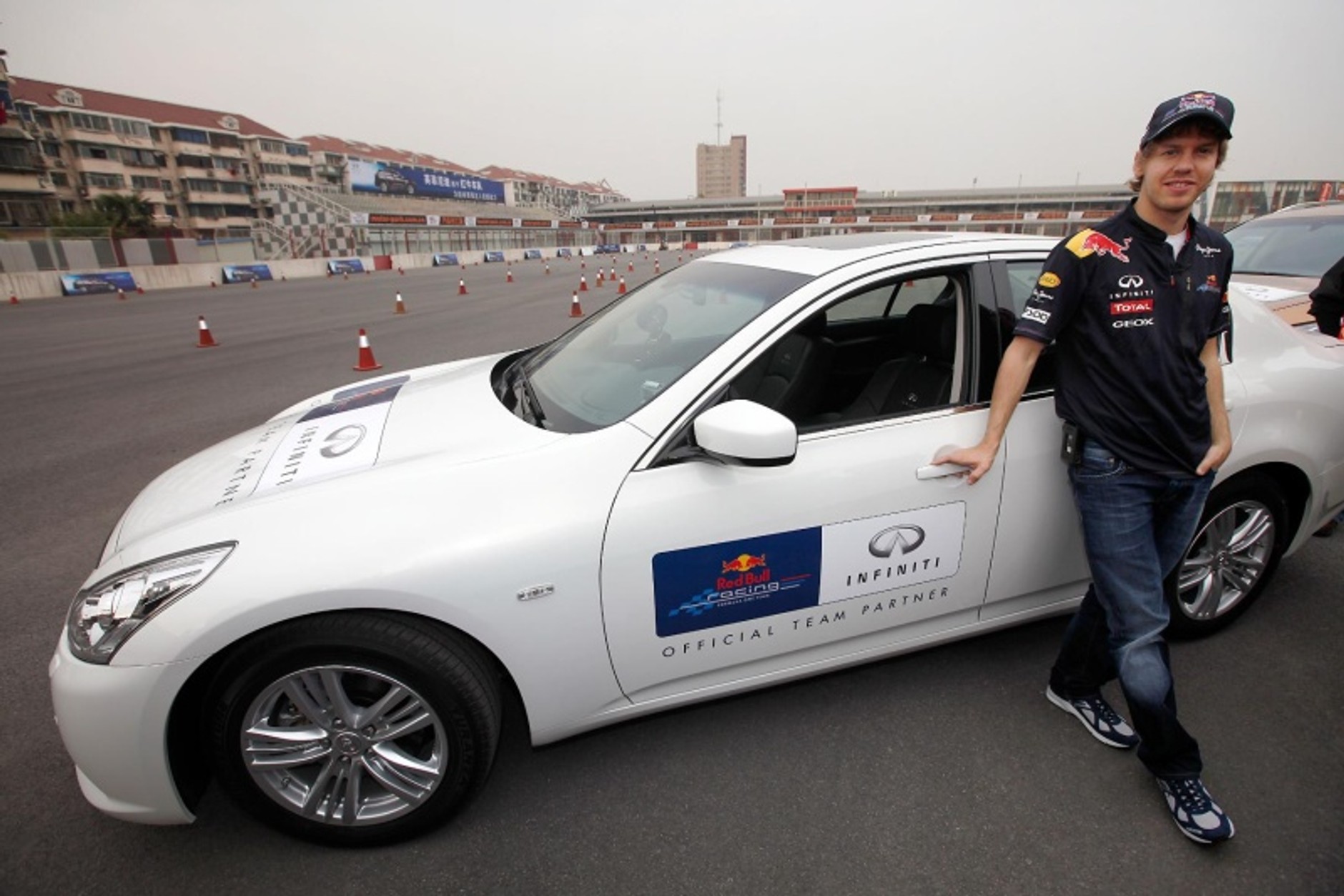 Infiniti doda Ci skrzydeł