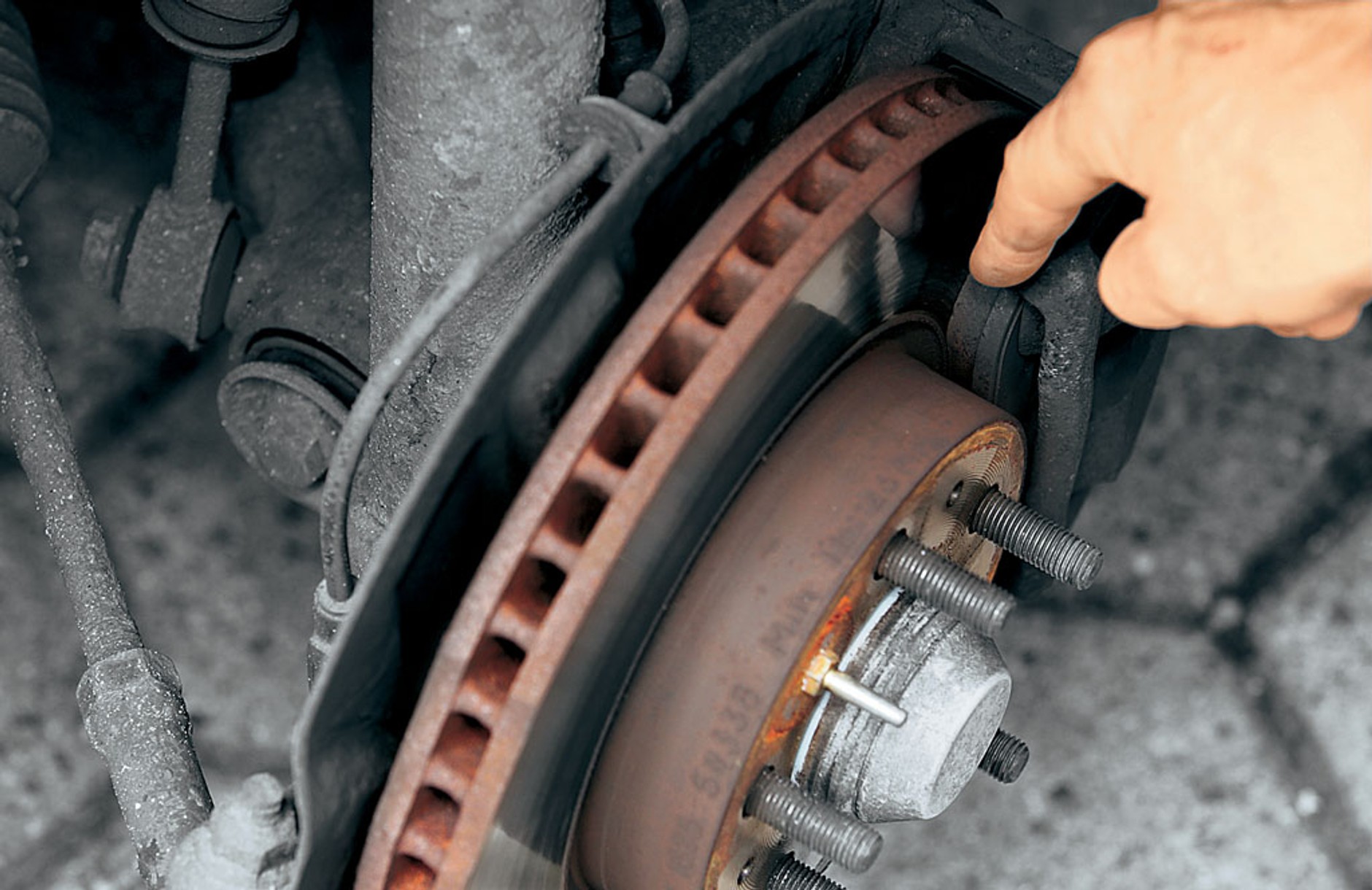 Awarie klocków i tarcz hamulcowych