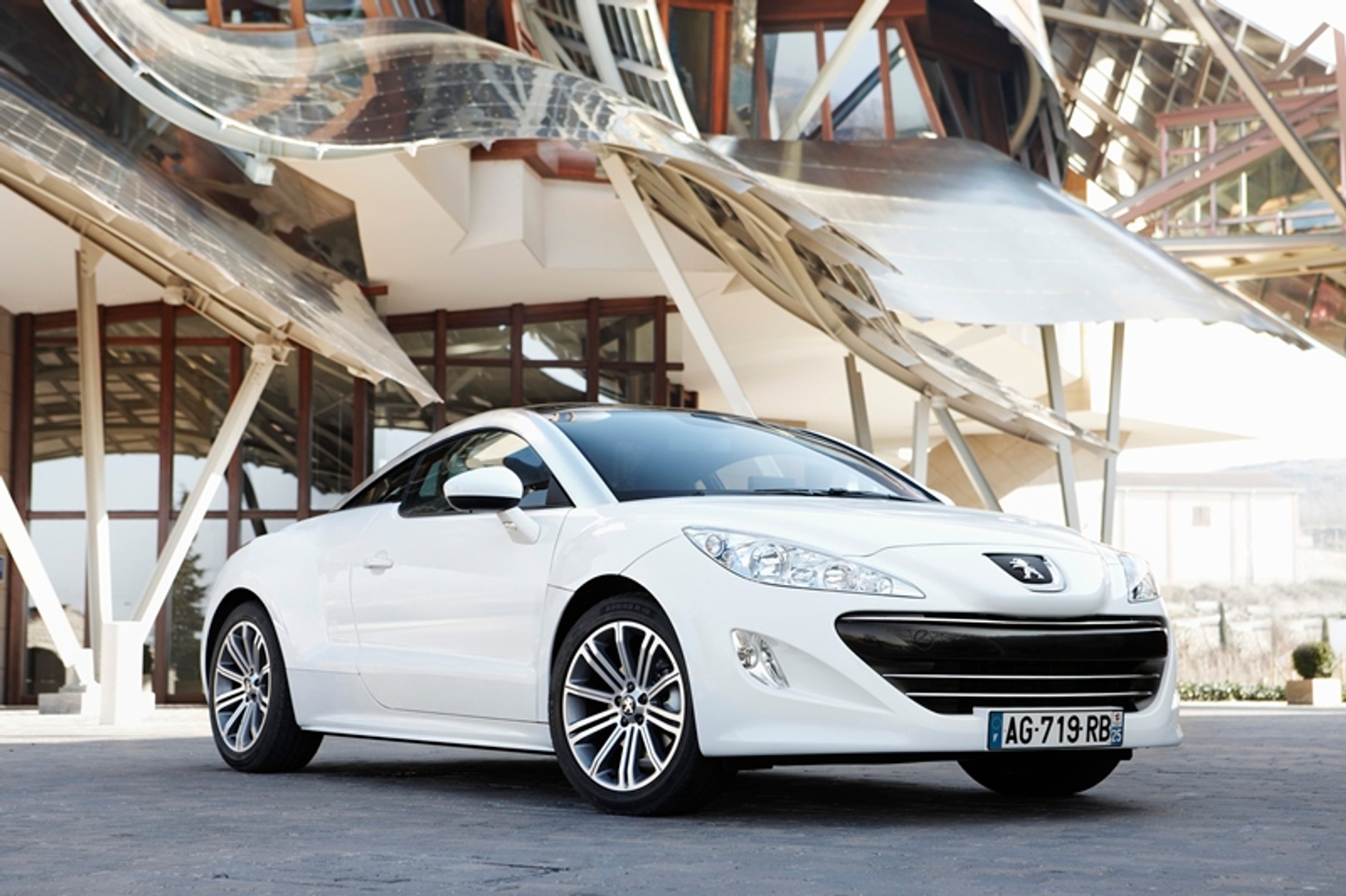 Peugeot RCZ – z pięknem trzeba obcować