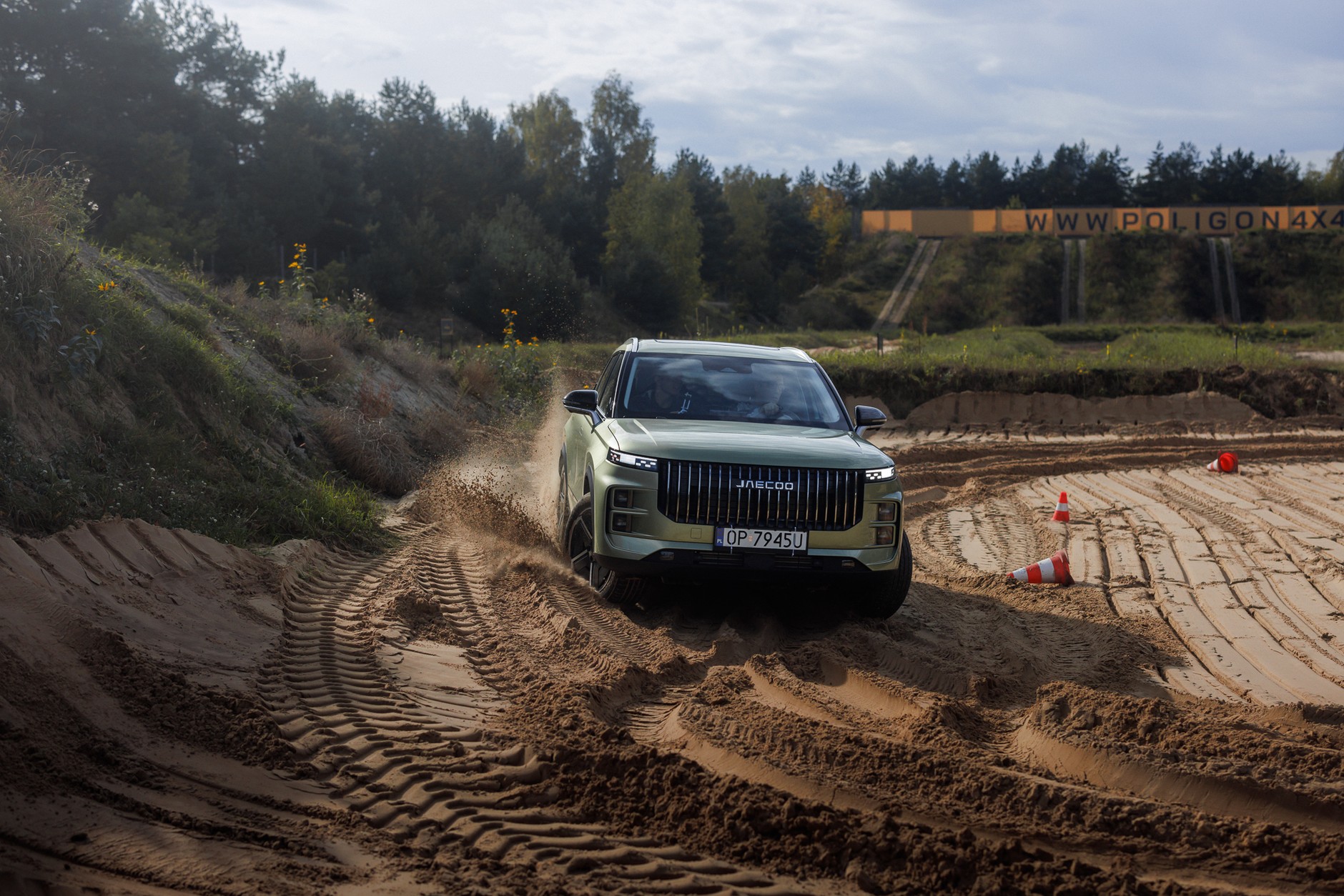 Jaecoo J7 na torze offroadowym