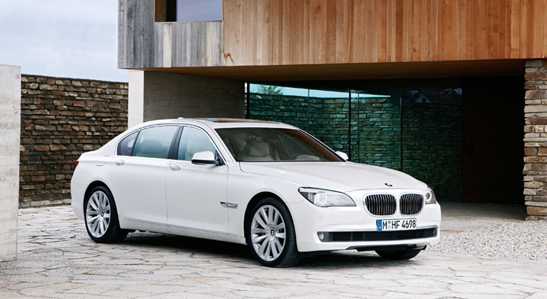 BMW 760i – nowy silnik 6,0 V12 i 8-biegowy automat