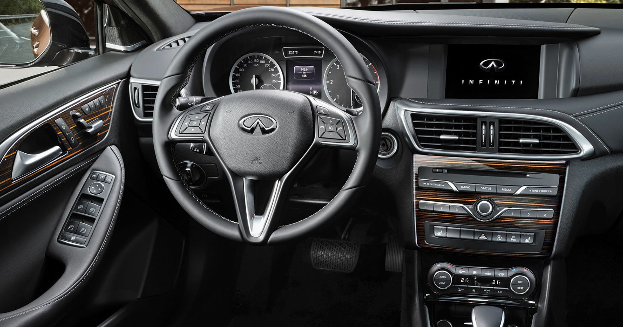 Infiniti Q30 - wnętrze