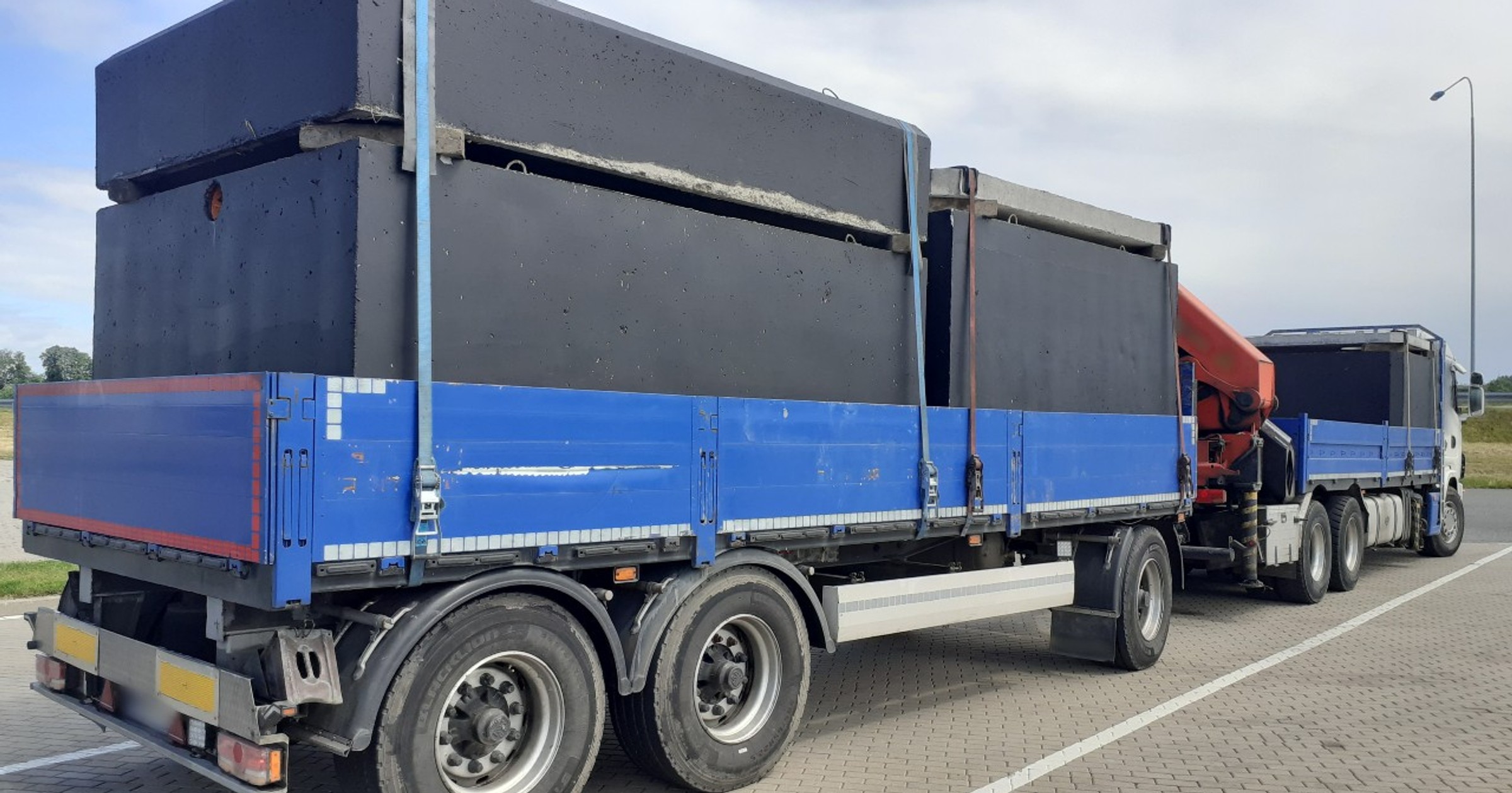Kontrola ITD wykazała, że transport betonowych szamb ważył więcej niż dopuszczalne 40 ton