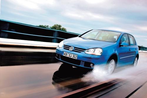 Zużyte opony to gwarancja wypadku! Zobacz - Jak stan opon wpływa na drogę hamowania