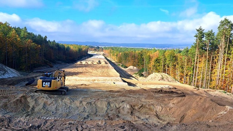 Trzynaście firm chce budować drogę do polskiej elektrowni jądrowej