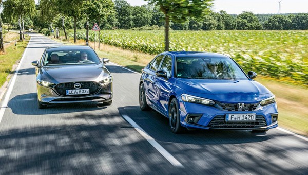 Hybrydę proszę... Miękką czy pełną? Nowa Honda Civic kontra Mazda 3 - który model okazał się lepszy?
