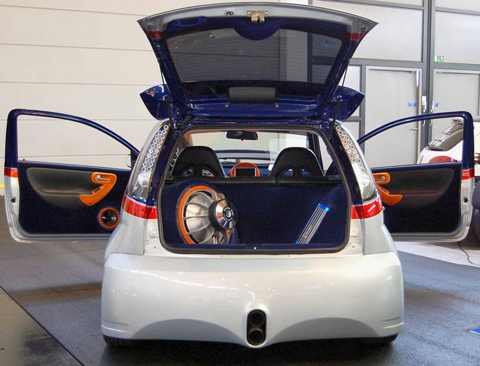 Tuning World Bodensee 2008: Golfy, drifting i dziewczyny -  fotogaleria (2)