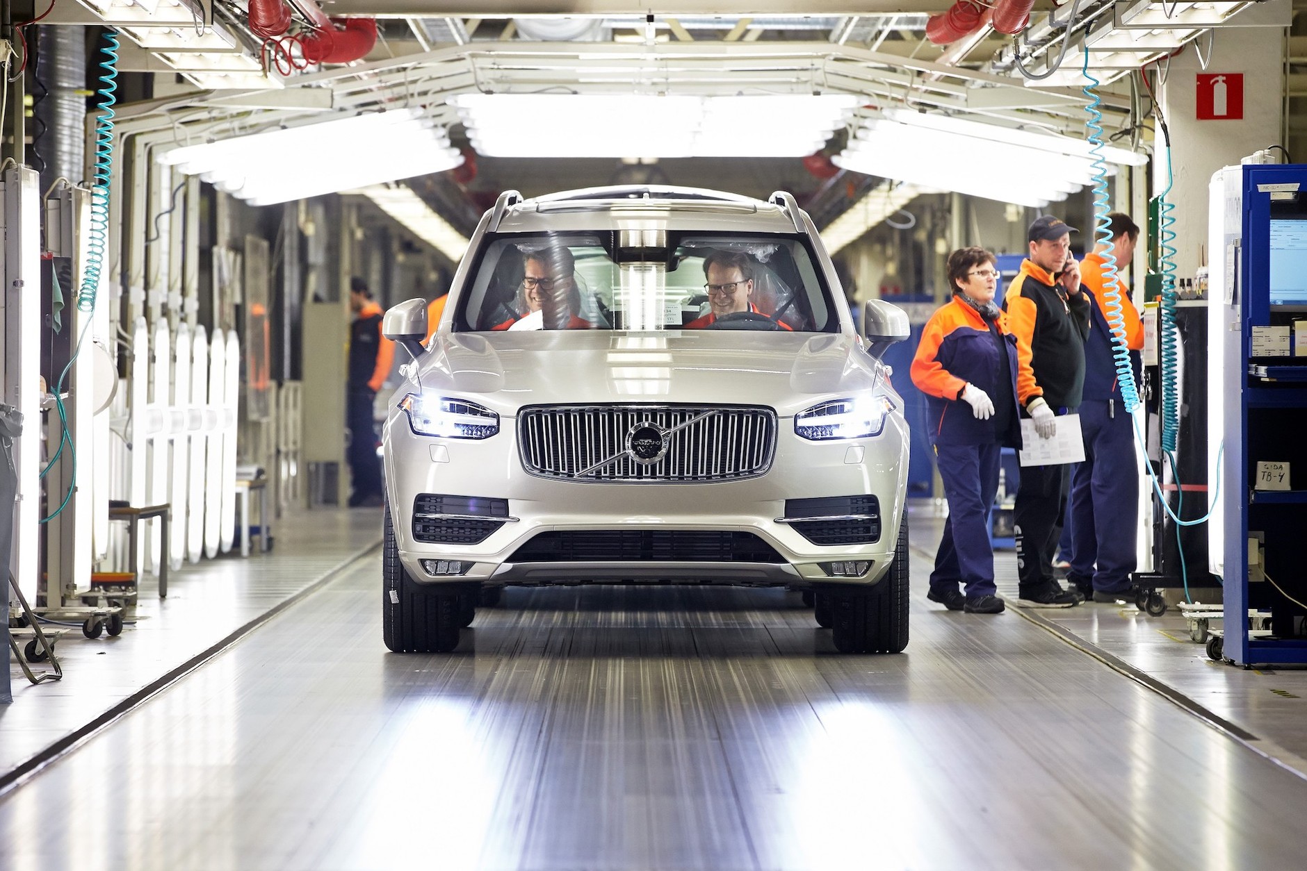 Pierwsze seryjne XC90 nowej generacji zjeżdża z lini produkcyjnej w fabryce Volvo w Torslandzie