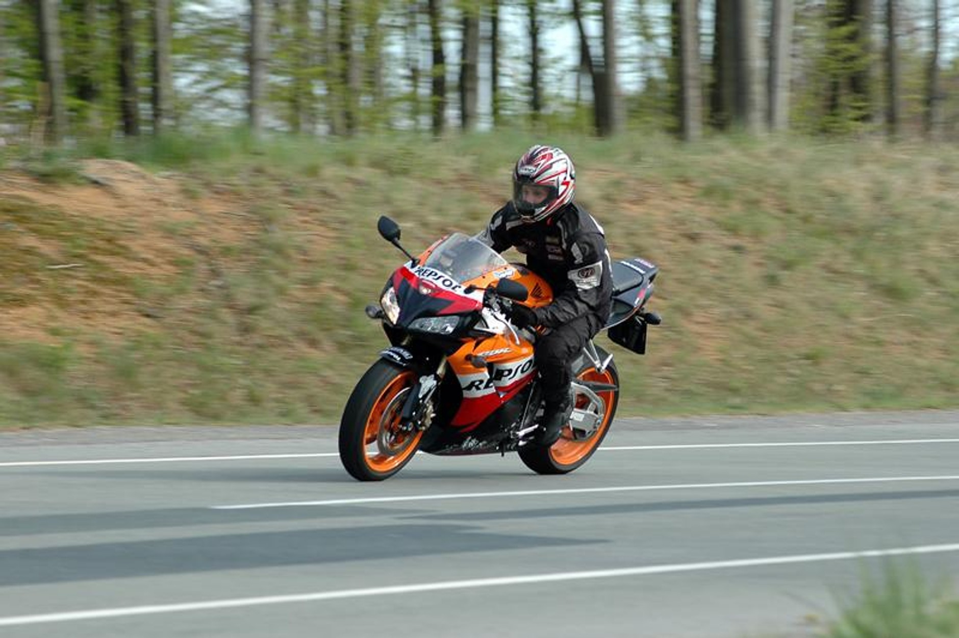 Honda CBR1000RR Fireblade Repsol replika (test)
