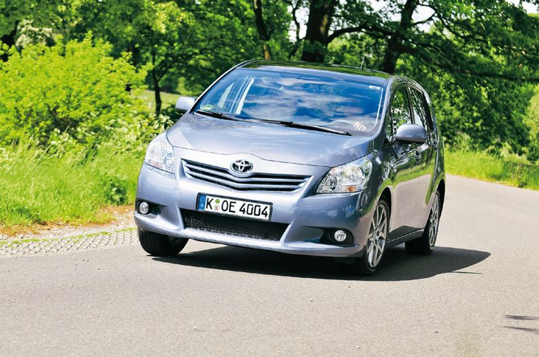 Toyota Verso 2.0 d-4d: Kompaktowa opcja rodzinna