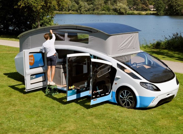 Podróż w stronę słońca. Holenderscy studenci zdobywają Europę solarnym kamperem