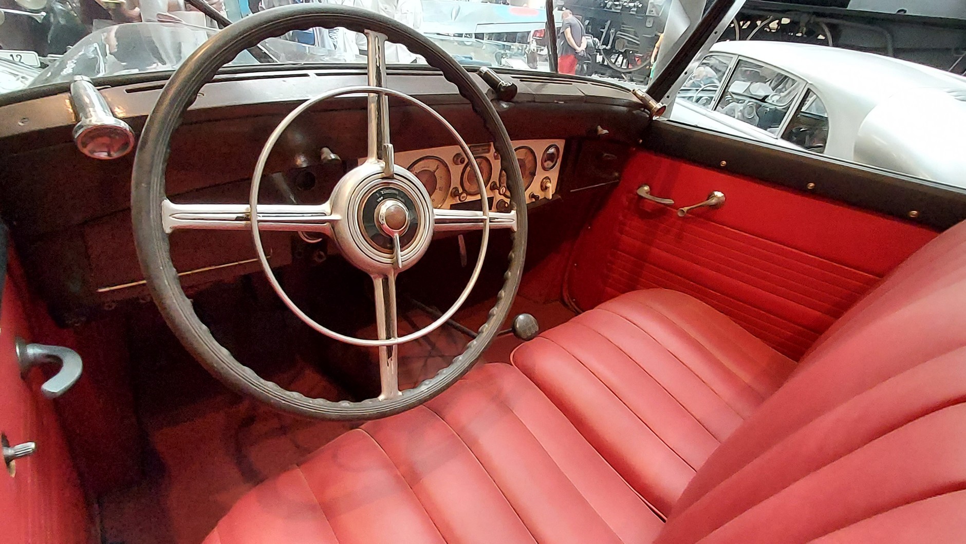 Mercedes 770 z Muzeum Techniki w Pradze – wnętrze