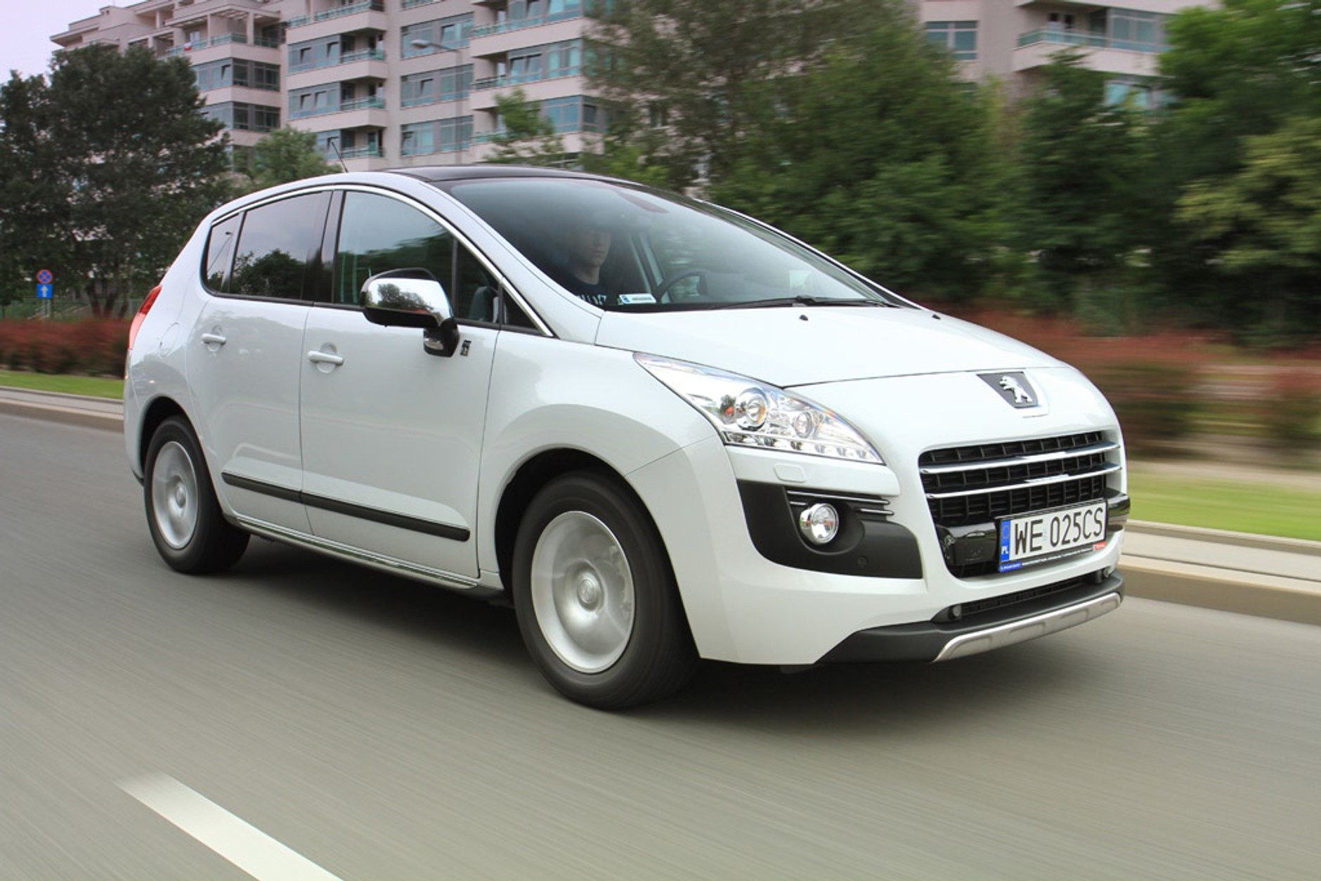 Peugeot 3008 HYbrid4: hybryda dla rozrzutnych ekologów
