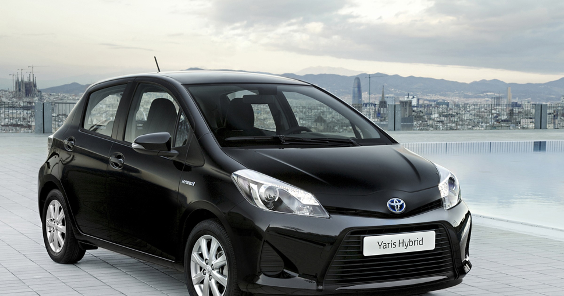Toyota Yaris Hybrid za 65 100 zł