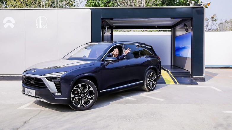 Automatyczna stacja wymiany baterii w „elektrykach”