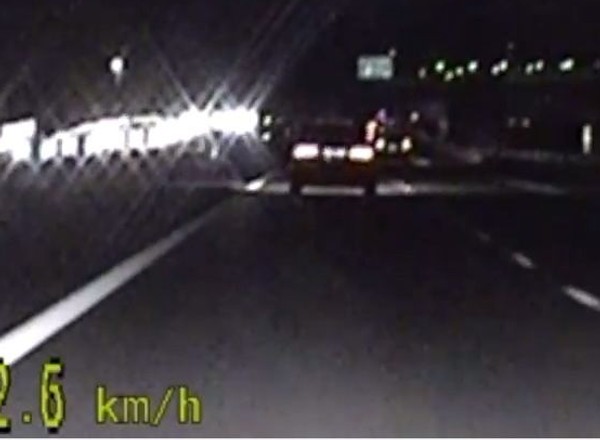 Policjanci z Piaseczna zatrzymali kierowcę BMW. Pędził 212 km na godz. po trasie S7 [WIDEO]