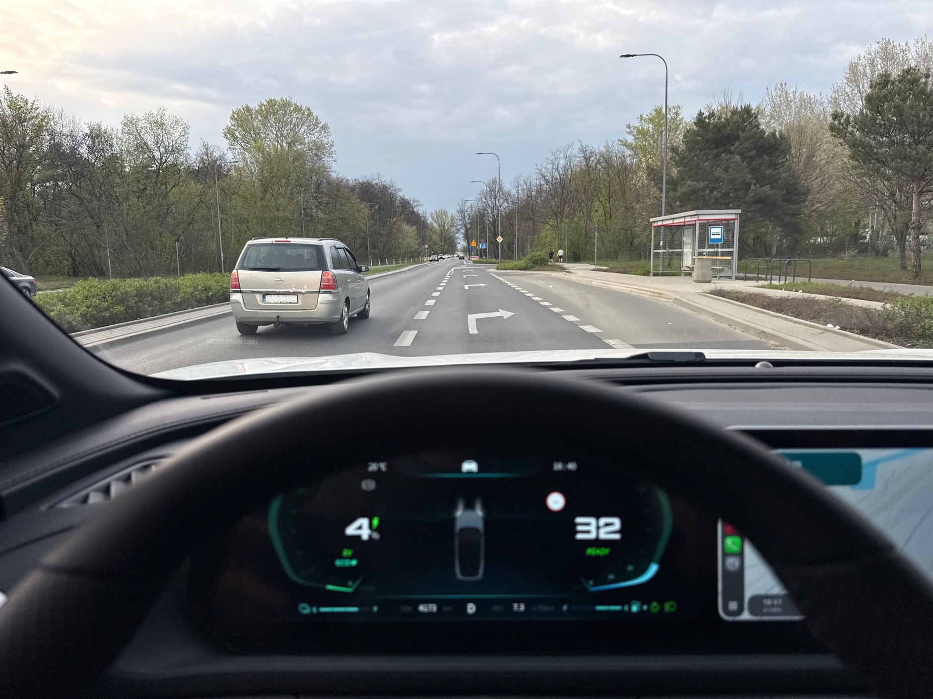 Ucieczka z pasa, który skręca, ale się nie kończy, w żadnym wypadku nie jest jazdą na suwak
