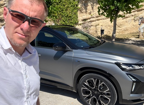 Oto nowa wersja hybrydowego, kompaktowego SUV-a Renault. Europejska marka przechodzi rewolucję i chce wykurzyć chińskie SUV-y