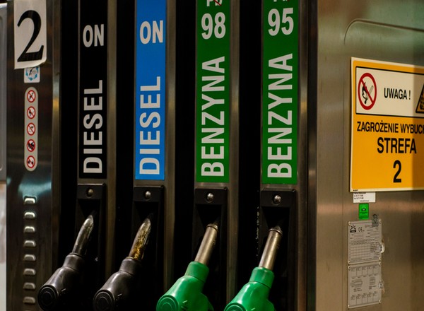 Nowe paliwo od 16 listopada na stacjach. Nie ma powodów do obaw, to prezent dla aut na zimę