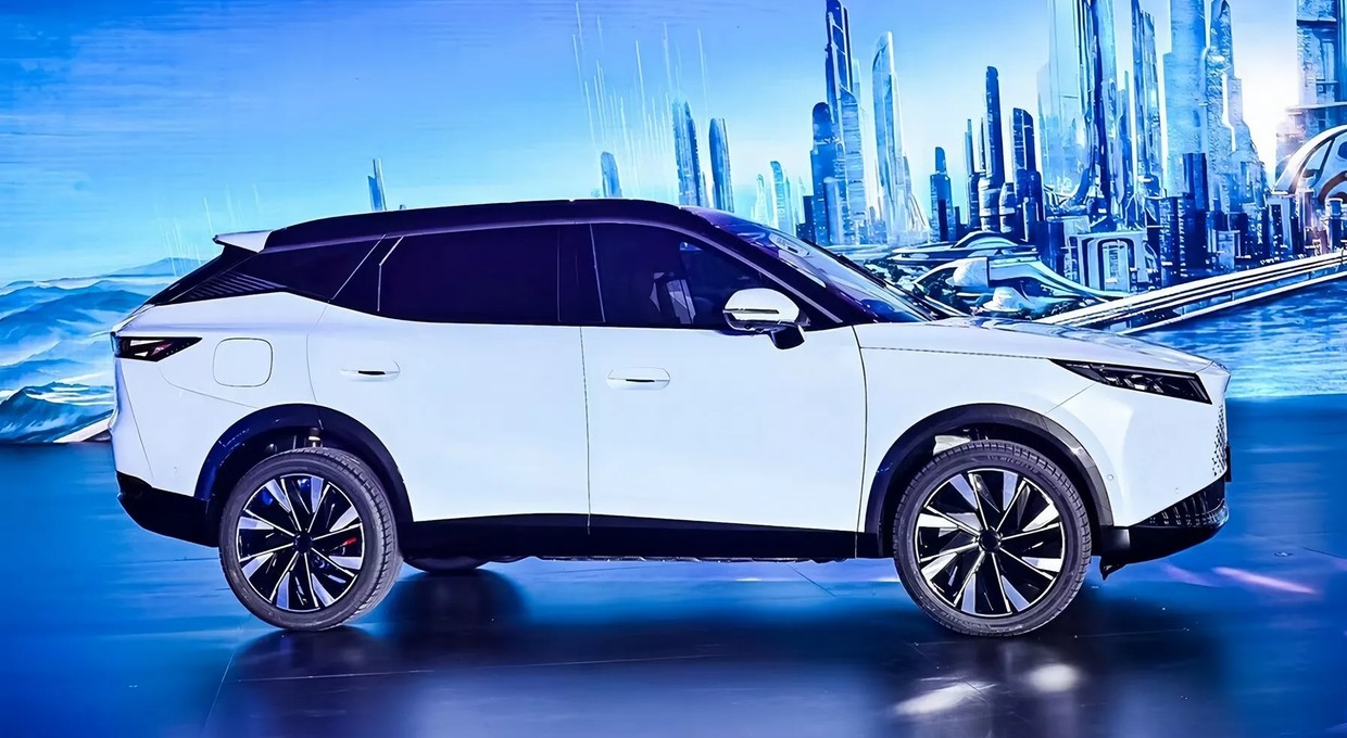 Tańsza niż Toyota RAV4, ale czy gorsza? Omoda 7 szykuje się do debiutu w Polsce
