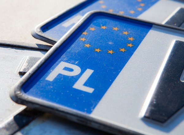 Zachowasz te same tablice rejestracyjne. Można zaoszczędzić kilkadziesiąt zł